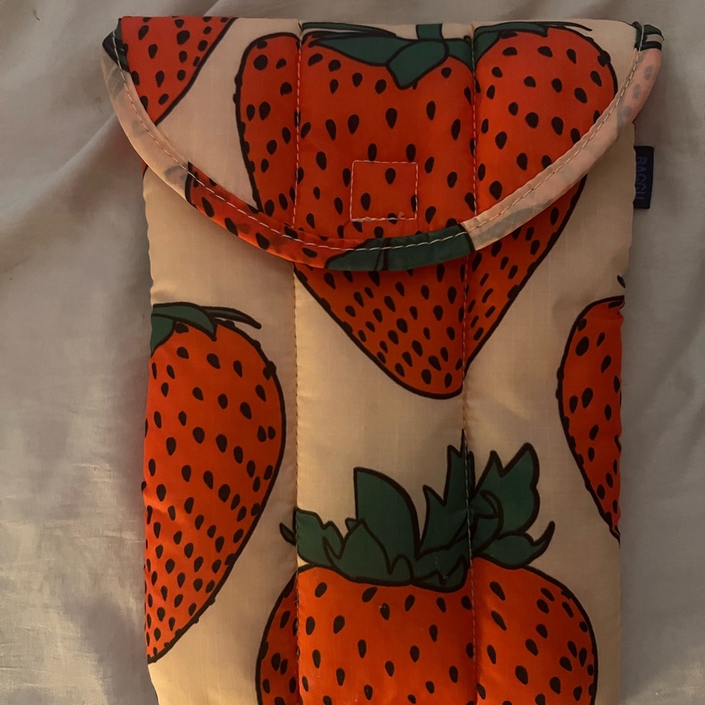 Baggu Puffy Tablet Sleeve Strawberry